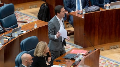 Juan Lobato, junto a Marta Bernardo y Jesús Celada , el 16 de marzo de 2023. 