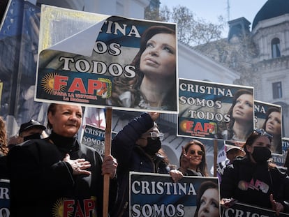 Seguidores de Cristina Fernández, este viernes en Buenos Aires.