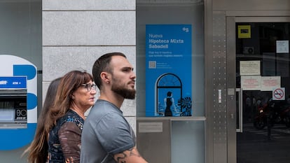 MADRID, SPAIN - 2023/10/25: Pedestrians walk past the Sabadell Bank, a Spanish multinational financial services in Spain. (Photo by Xavi Lopez/SOPA Images/LightRocket via Getty Images)