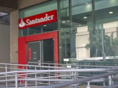 Vista de una agencia del Banco Santander en la ciudad de Sao Paulo (Brasil).