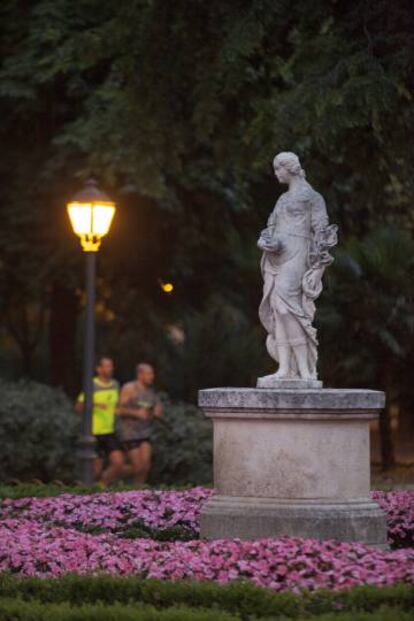 Corredores en el parque de El Retiro.