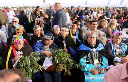 Feligreses esperan la llegada del Papa Francisco al aeroparque de Maquehue (Chile), el 17 de enero de 2018.