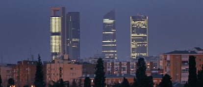 La embajada inglesa est&aacute; en las Cuatro Torres. 