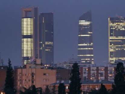 La embajada inglesa est&aacute; en las Cuatro Torres. 