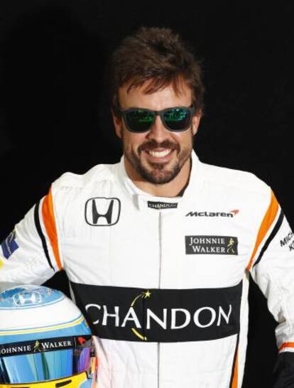El piloto Fernando Alonso, con gafas de sol de su marca Kimoa, en el pasado Gran Premio de Australia.