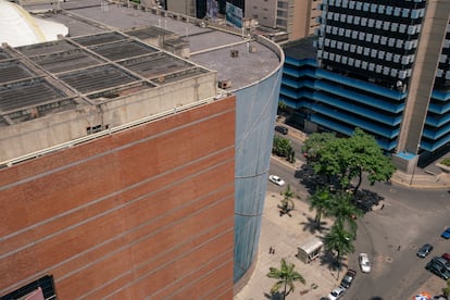 Vista superior del centro comercial Sambil de La Candelaria.