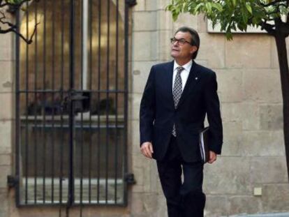 El presidente de la Generalitat en funciones, Artur Mas, a su llegada a la reuni&oacute;n semanal del Govern. 