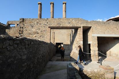 Visitantes en la casa Fullonica di Stephanus.