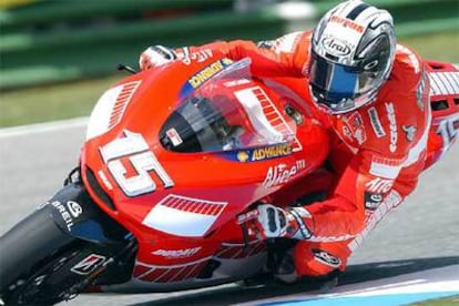 El español, Sete Gibernau, de la escudería Ducati, ha logrado la segunda posición en los entrenamientos de Jerez.