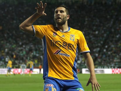 Gignac festeja el gol ante el León.