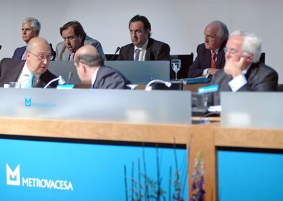 A la derecha de la imagen, en primer plano, Joaquín Rivero; detrás, Román Sanahuja, en 2006.