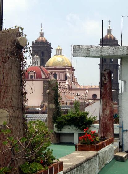 Panorámica de la Catedral de Puebla desde una azotea cercana