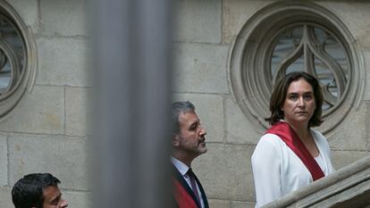 Ada Colau, Jaume Collboni y Manuel Valls, accediendo al Palau de la Generalitat tras la investidura de la primera, el 15 de junio de 2019.