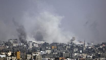 Vista general del barrio Al Shejaeiya de la ciudad de Gaza durante la operación Margen Protector (Franja de Gaza).