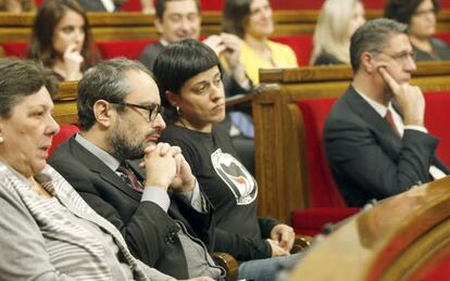 Gabriela Serra, Antonio Baños, y Anna Gabriel, diputados de la CUP.