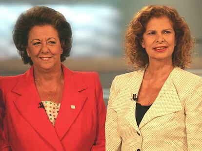 La alcaldesa de Valencia, Rita Barberá (PP), y la candidata socialista Carmen Alborch.