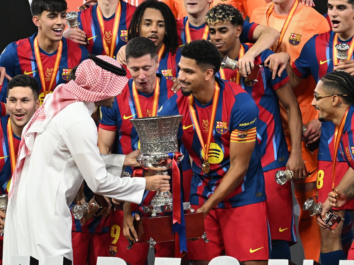 Araujo’s Super Cup Return: 4 Minutes of Recovery