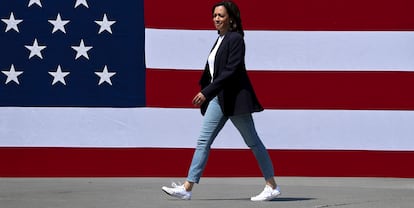 Kamala Harris y su calzado favorito: las Converse.