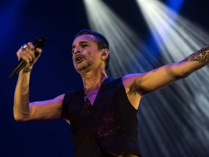 El cantante de Depeche Mode, Dave Gahan, durante su actuación anoche el festival BBK Live.