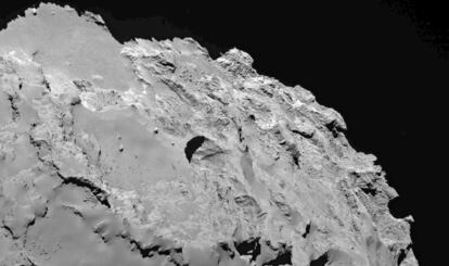 Los hoyos se han encontrado en varias partes del cometa