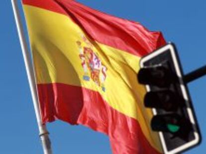 Bandera de Espa&ntilde;a en la Plaza de Col&oacute;n.