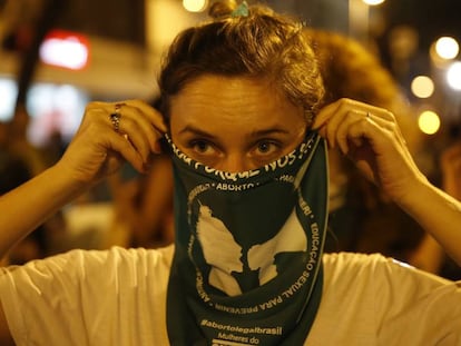 Una activistas en una marcha para legalizar el aborto, en Río de Janeiro.