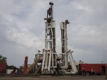 Una operación de extracción de hidrocarburos cerca de la refinería de Ecopetrol en Barrancabermeja, en 2018.