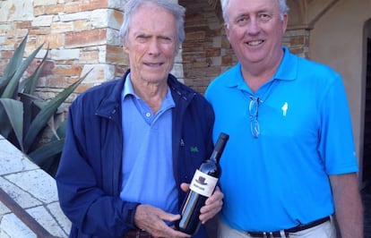 Clint Eastwood, con el vino Predicador, de Bodegas Contador.