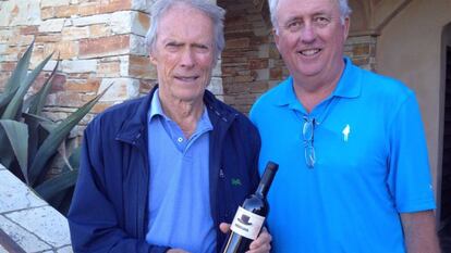 Clint Eastwood, con el vino Predicador, de Bodegas Contador.