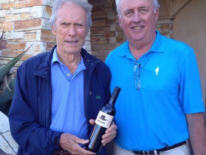 Clint Eastwood, con el vino Predicador, de Bodegas Contador.