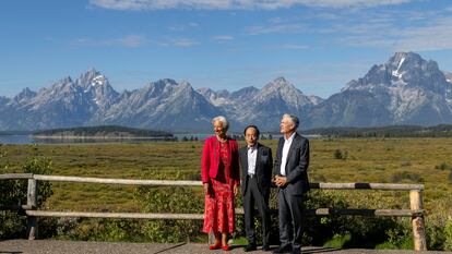 Desde la izquierda, Christine Lagarde (BCE), Kazuo Ueda (Banco de Japón) y Jerome Powell (Reserva Federal), en Jackson Hole (EE UU), en agosto de 2023.