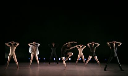 'Hidden Beauty', coreografía de Jean-Philippe Dury, interpretada por la compañía Elephant in the Black Box.