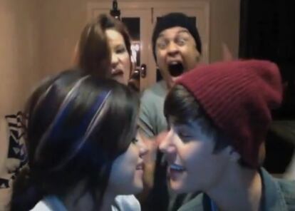 Justin Bieber y Selena Gómez en su parodia de Call me maybe