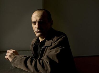 D'Agata explora con su cámara el lado oscuro de la vida.