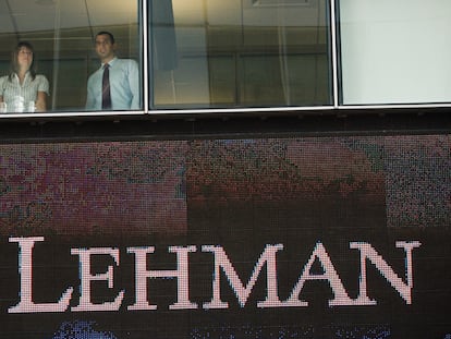 Empleados de Lehman Brothers en una de sus oficinas el día de su quiebra en 2008.