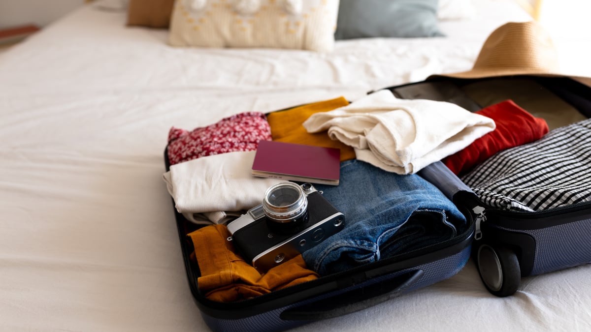 Cómo crear una maleta cápsula de verano con solo 10 prendas