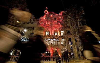 La casa Batll&oacute;, iluminada.