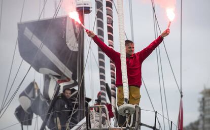 Didac Costa regresa a Les Sables d'Olonne (Francia) tras finalizar la vuelta al mundo a vela en solitario.