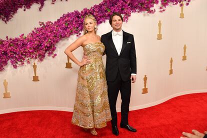 Tamsin Egerton and Josh Hartnett upon arrival at the 96th Oscars, on March 10, 2024 in Hollywood, California.