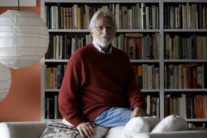 El traductor y catedrático de la Lengua, Miguel Saenz, en su casa de Madrid.