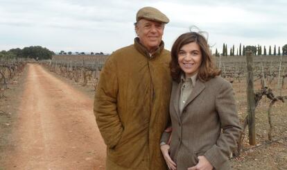 Carlos y Xandra Falcó, en los viñedos de Dominio de Valdepusa.