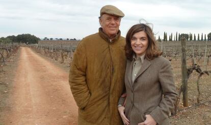 Carlos y Xandra Falcó, en los viñedos de Dominio de Valdepusa.