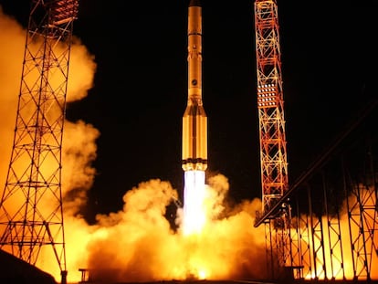 Lanzamiento del satélite Amazonas 5, del grupo español Hispasat, desde Baikonur, Kazajistán.