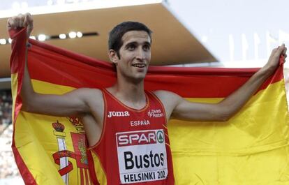 David Bustos celebra su bronce en el Europeo en Helsinki.
