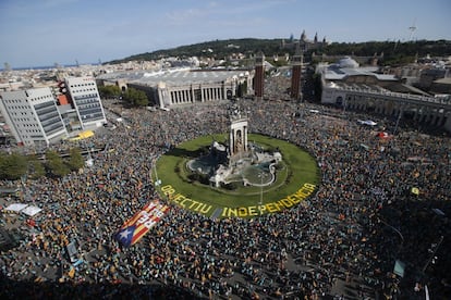 Vista general de la plaça d'Espanya (Barcelona) durante la celebración de la Diada, el 11 de septiembre.