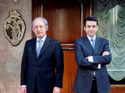 En la imagen, José Monje y Pedro Monje, padre e hijo y propietarios de Via Veneto, en una imagen proporcionada por el restaurante.
