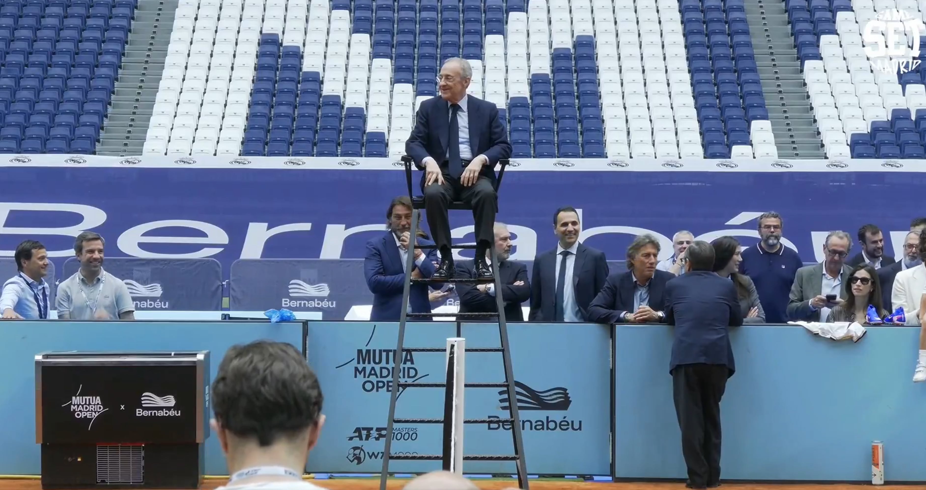 Florentino Pérez ejerce de juez de silla en un dobles Bellingham-Sinner contra Nadal-Courtois. Imagen de un video del Real Madrid.