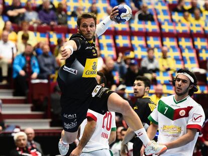 Tom&aacute;s lanza durante el partido contra Ir&aacute;n.