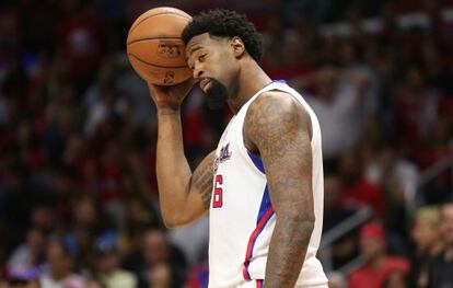 DeAndre Jordan en un partido ante los Spurs.