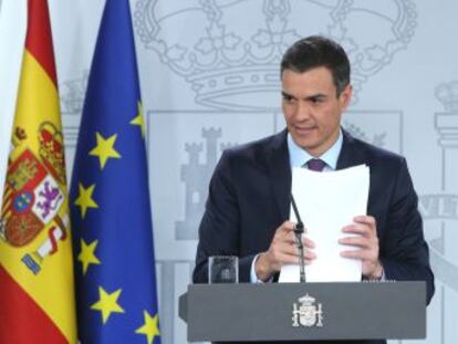 El presidente acusa a Ciudadanos de  abrazar las tesis de la ultraderecha  en Andalucía en su balance de final de año